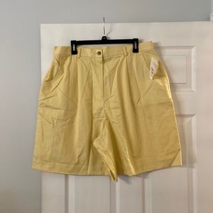 ORVIS Man shorts size 20 brand new inseam 9” color yellow